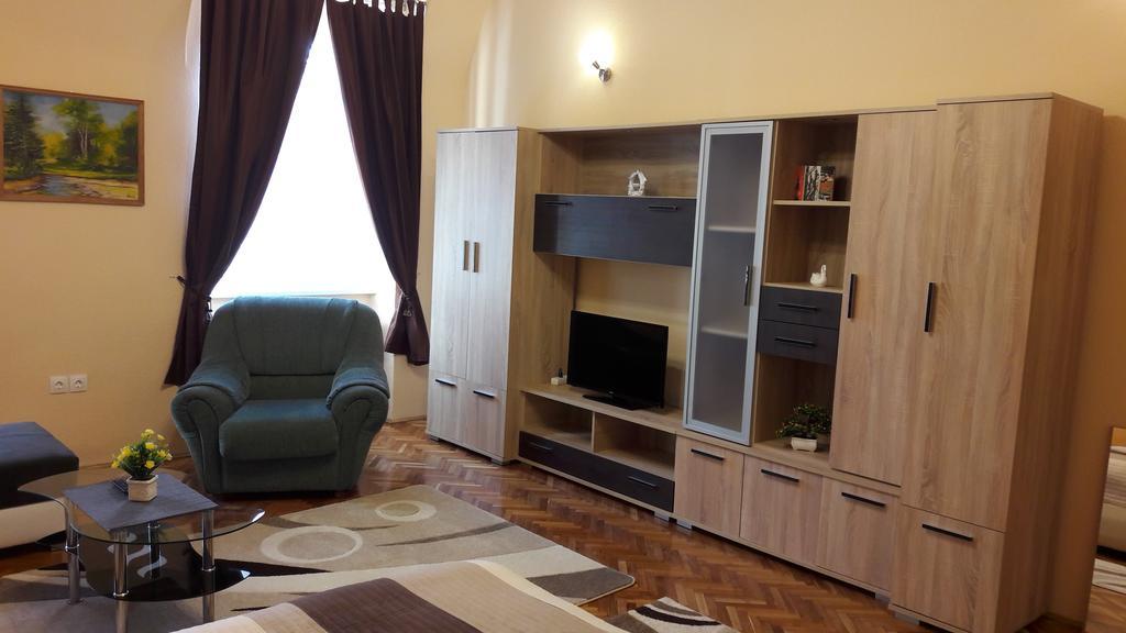 Relax Apartman Eger Buitenkant foto