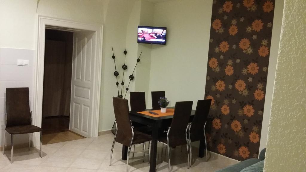 Relax Apartman Eger Buitenkant foto