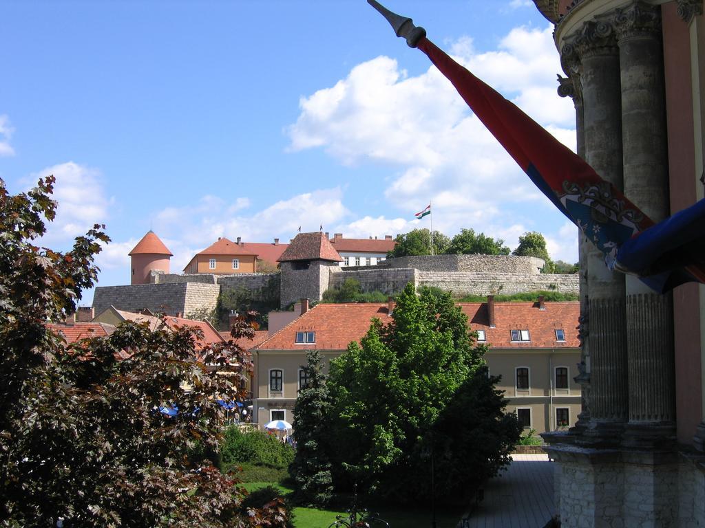 Relax Apartman Eger Buitenkant foto