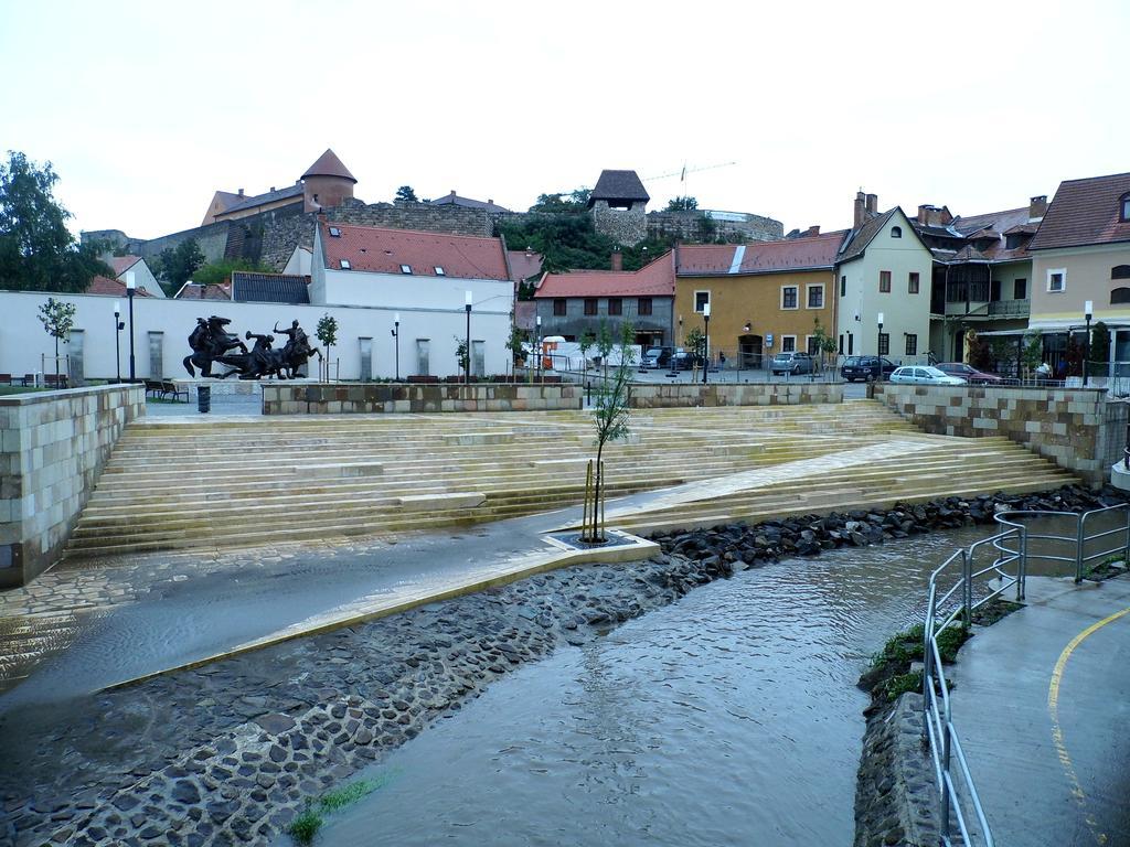Relax Apartman Eger Buitenkant foto