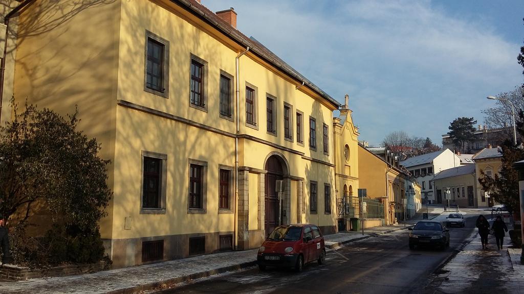 Relax Apartman Eger Buitenkant foto