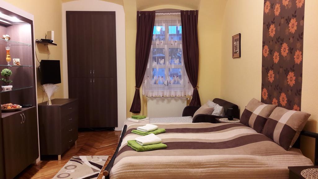 Relax Apartman Eger Buitenkant foto
