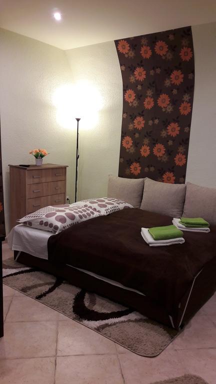 Relax Apartman Eger Buitenkant foto
